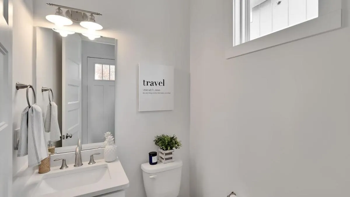 Stylish Two Story Close To South End And Uptown Charlotte 0*,