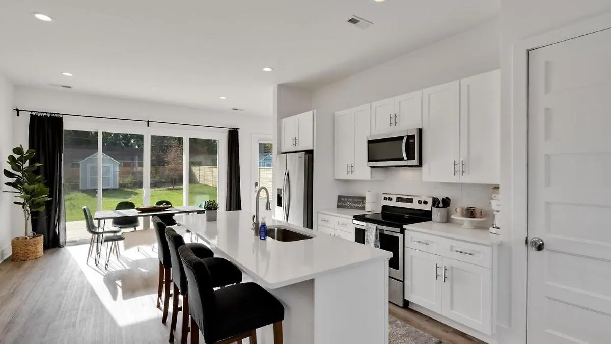 Stylish Two Story Close To South End And Uptown Charlotte 0*,