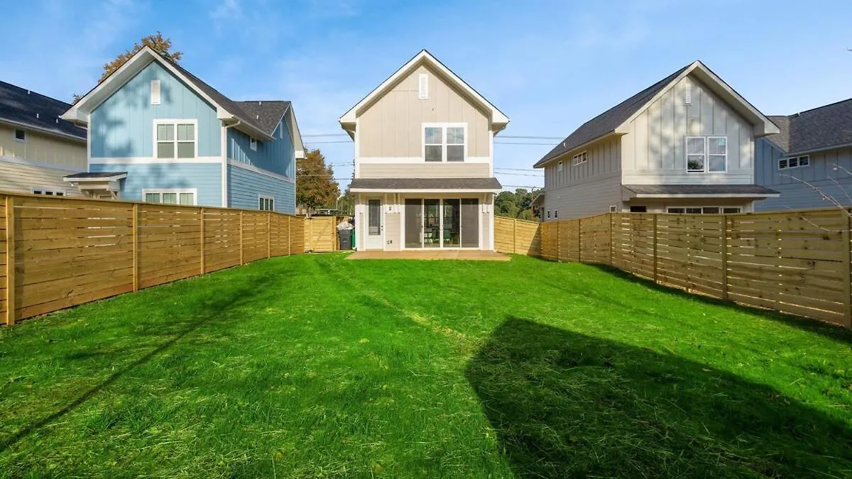 Stylish Two Story Close To South End And Uptown Charlotte Holiday home