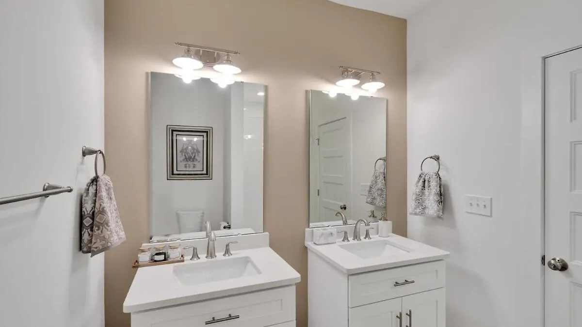 Stylish Two Story Close To South End And Uptown Charlotte