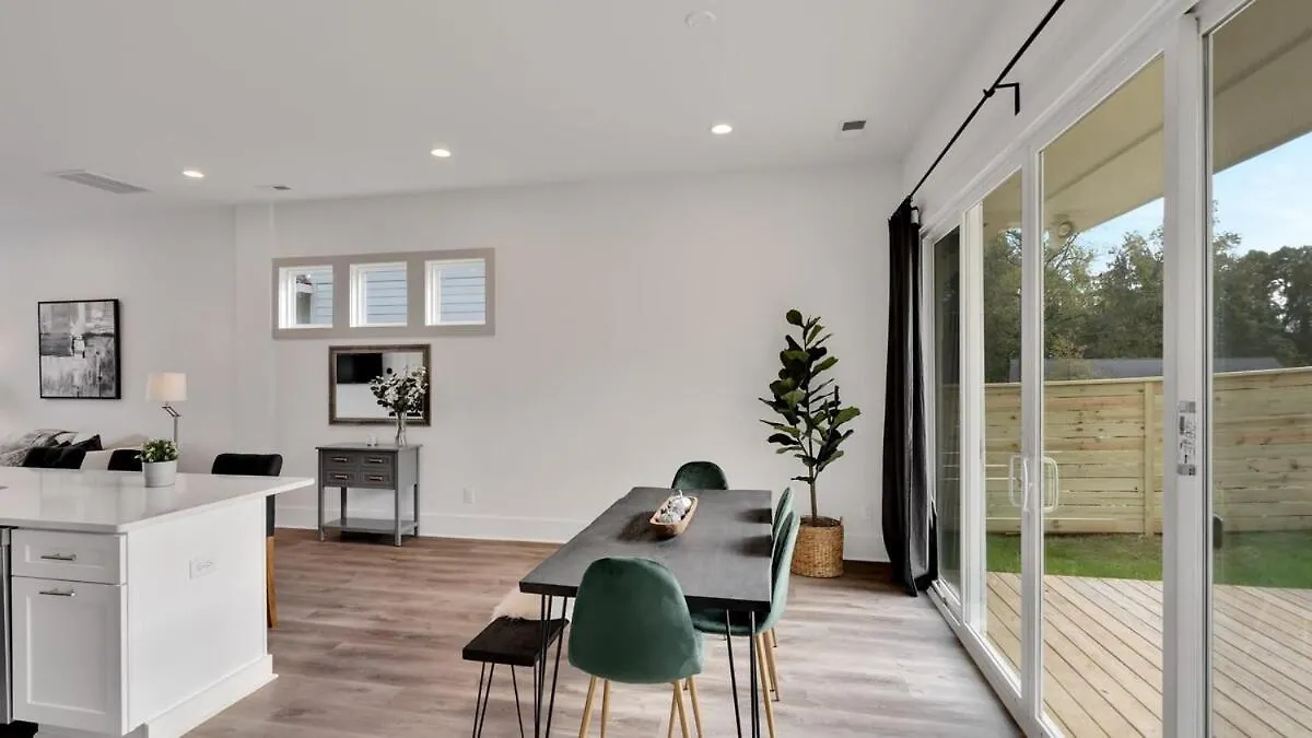 Stylish Two Story Close To South End And Uptown Charlotte Holiday home