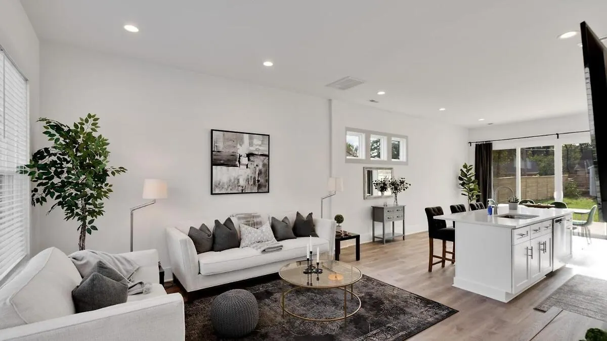 Stylish Two Story Close To South End And Uptown contacts